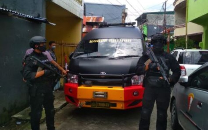 Polisi Geledah Rumah Terduga Pelaku Bom Bunuh Diri Gereja Katedral