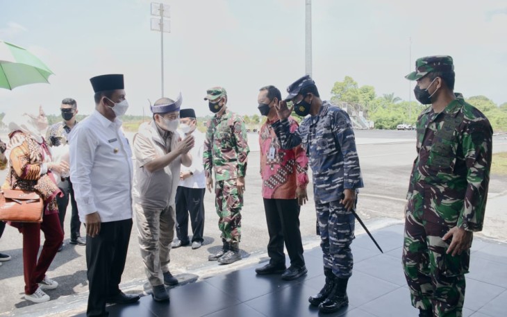 Danlantamal IV Sambut Kedatangan Menteri PPN RI di Bandara RHF Tanjung Pinang 