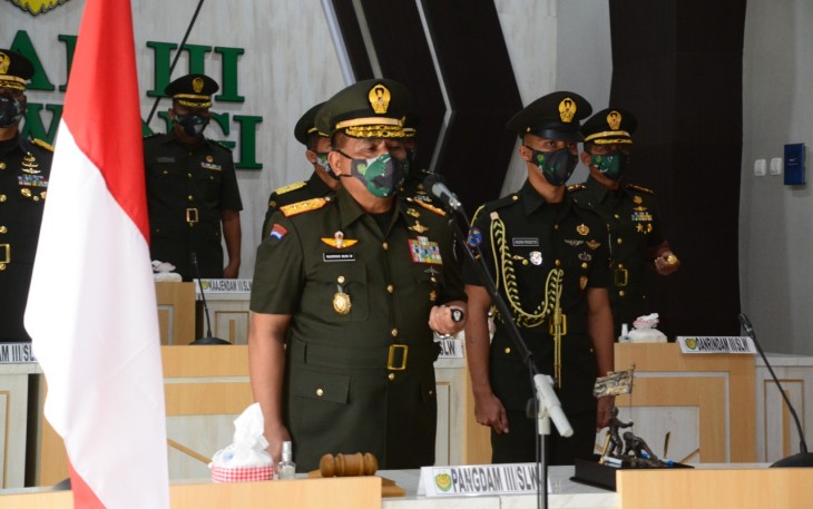 Pangdam III/Siliwangi Mayjen TNI Nugroho Budi Wiryanto melantik 358 Prajurit Tamtama muda lulusan Abit Dikmata Gelombang II Tahun 2020 melalui Virtual di Ruang Puskodal Makodam III/Siliwangi Jalan Aceh No. 69 Kota Bandung, Sabtu (10/4/2021).