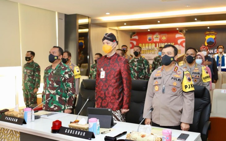 Kapolda Jateng Irjen Pol Ahmad Luthfi membuka, mengisi materi dan menutup kegiatan pelaksanaan Rakor Lintas Sektoral, dalam Operasi Ketupat Candi 2021 di Ruang Vicon Lt. 7 Mapolda Jateng, Pukul 08.00 Wib, Kamis, (29/4/2021).