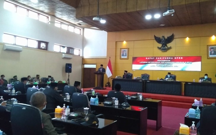 Paripurna DPRD Kota Blitar Penyampaian LKPJ Walikota Blitar Akhir Tahun Anggaran 2020 (foto : Faisal NR / Klikwarta.com) 