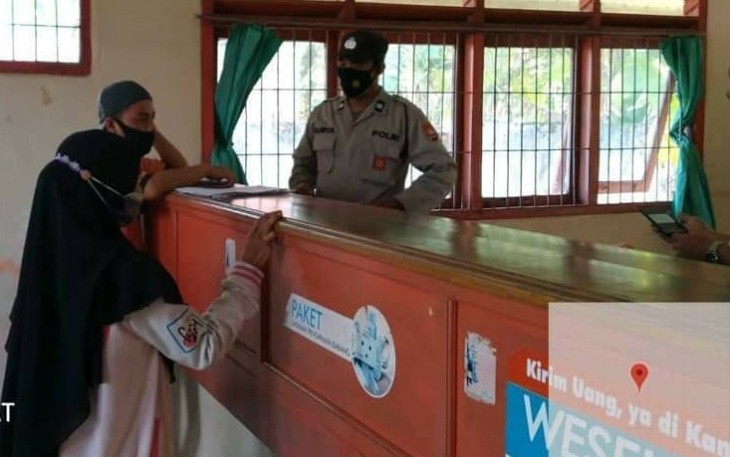 Polsek Talang Empat Kawal Pembagian BST Sesuai Protokol Covid-19