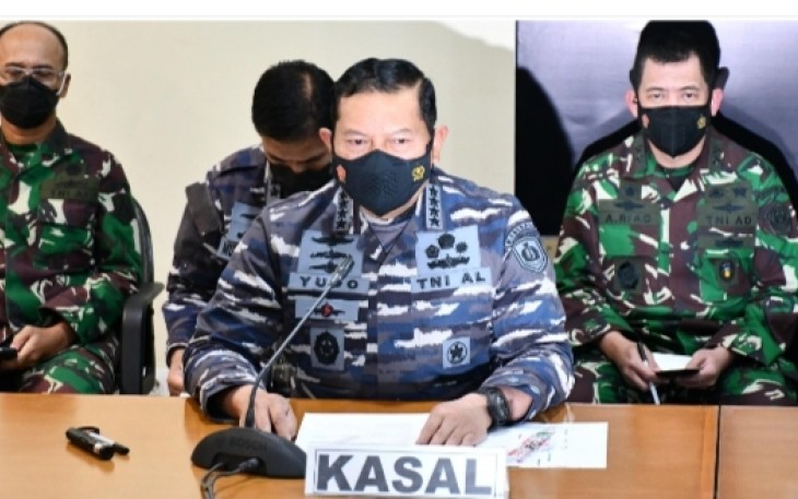 Kepala Staf Angkatan Laut (Kasal) Laksamana TNI Yudo Margono, S.E., M.M., menyampaikan rasa duka yang mendalam atas gugurnya 53 prajurit terbaik Hiu Kencana. Hal ini disampaikan saat konferensi pers yang dipimpin Panglima TNI Marsekal TNI Hadi Tjahjanto, S.I.P. di Base Ops Lanud I Gusti Ngurah Rai