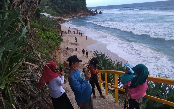 Keindahan Wisata Pantai Pacar Desa Pucanglaban