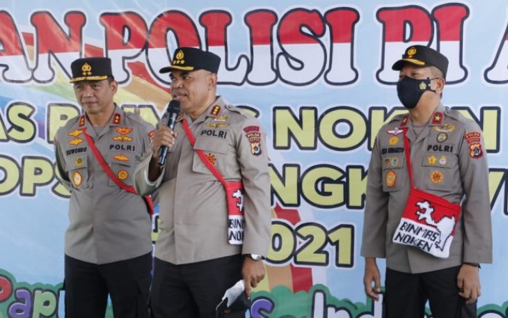 Kakorbinmas Baharkam Polri Irjen Pol Suwondo Nainggolan SIK MH Meninjau Kegiatan Polisi di Papua