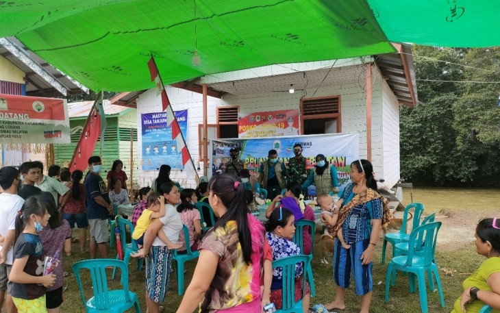 Babinsa Dampingi Dinas Kesehatan Melakukan Pengobatan Masal