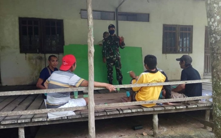 BABINSA KORAMIL 03/BATANG LUPAR LAKSANAKAN KOMSOS 