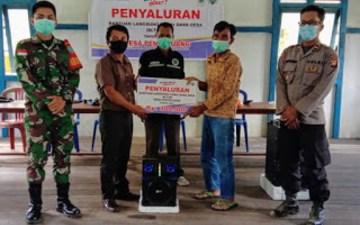 Babinsa Kalis Saksikan Penyaluran BLT-DD Desa Penyeluang