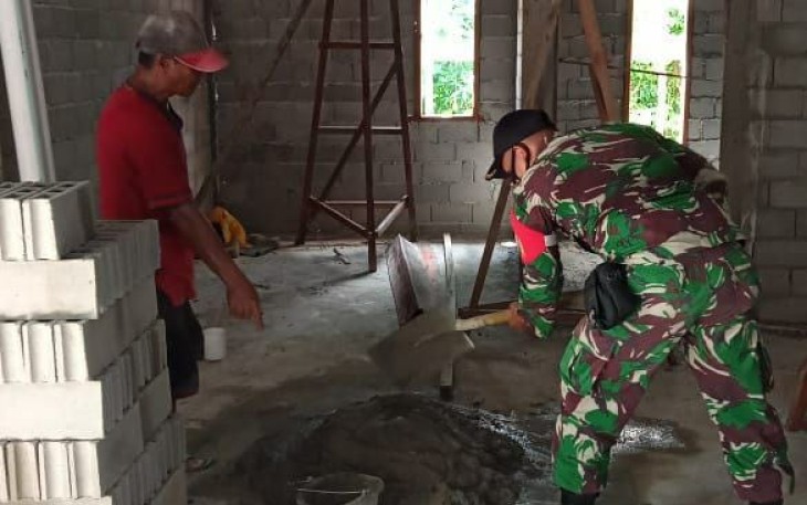 Babinsa 1206-03 /Batang Lupar Tanamkan Sikap Peduli 
