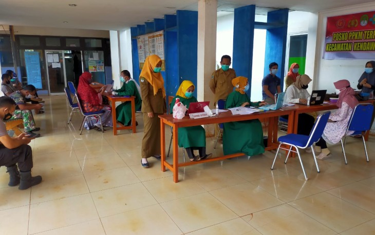 Babinsa Kendawangan,Kodim 1203/Ktp Laksanakan Vaksinasi Tahap II