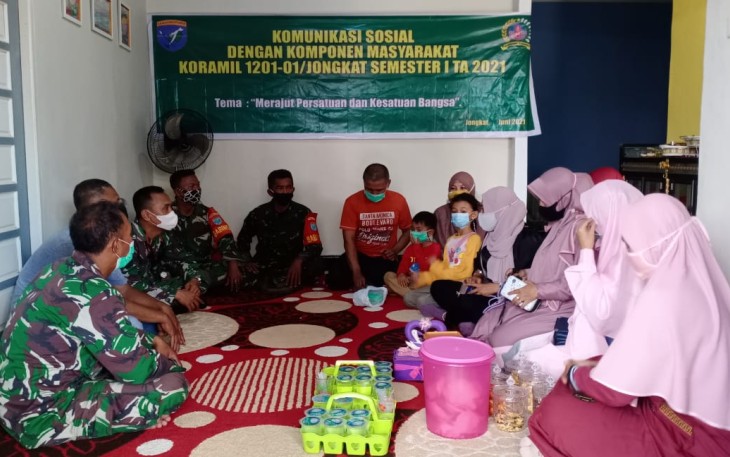Pererat Silaturahmi Koramil Jongkat Komsos dengan Masyarakat