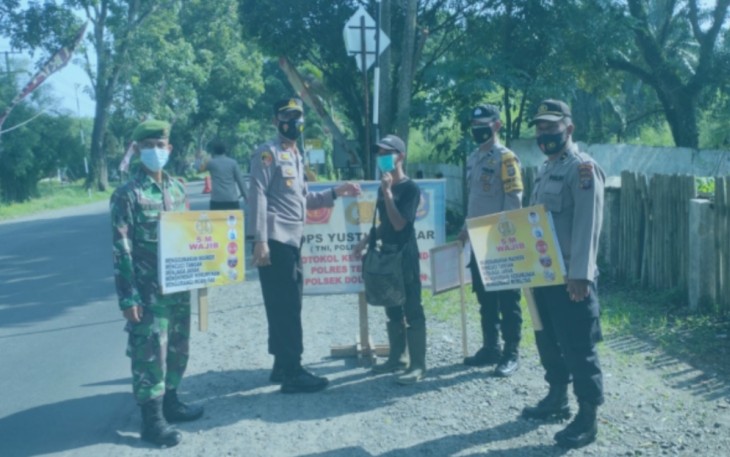 Operasi Yustisi di Dolok Merawan Bagikan Masker Kepada 30 Warga