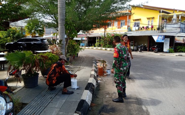 Koramil Sukadana Kodim 1203/Ktp Bersama Ormas Gelar Gotong Royong Dan Bakti Sosial