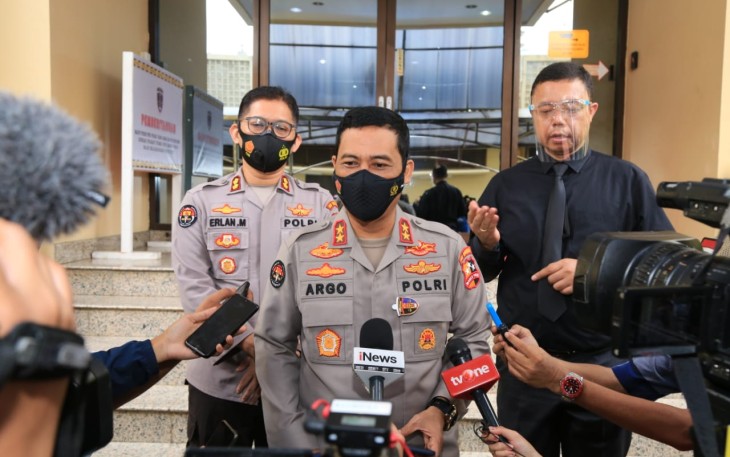 Kepala Divisi Humas Polri Irjen Pol Argo Yuwono usai penandatanganan surat keputusan bersama tentang penegakan hukum Karhutla di Mabes Polri, Jakarta, Kamis (6/5). 