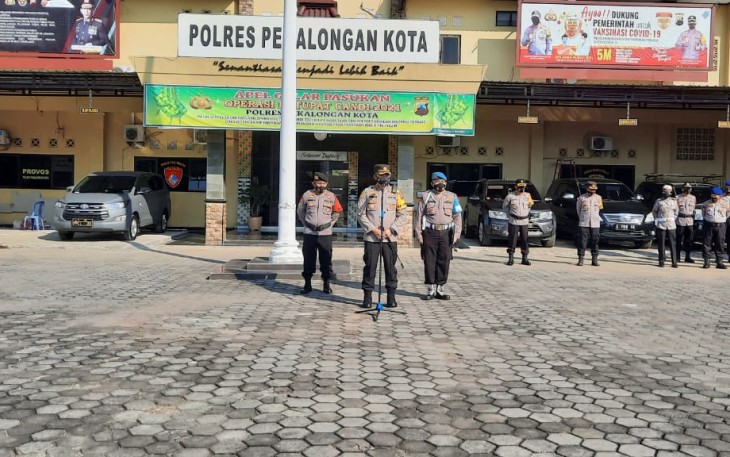 Kapolres Pekalongan Kota, AKBP M Irwan Susanto, S.I.K.,SH., MH, saat pimpin apel