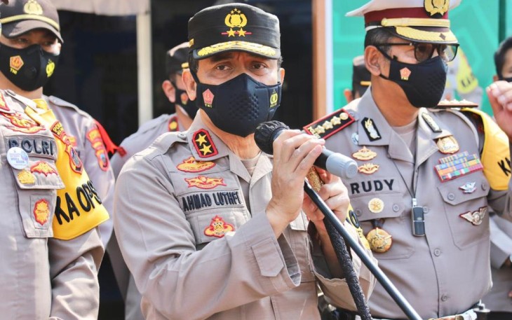 Kapolda Jawa Tengah Irjen.Pol. Ahmad Luthfi melaksanakan pengecekan di dua Pospam Terpadu Operasi Ketupat Candi 2021 di dua Kabupaten Jawa Tengah.