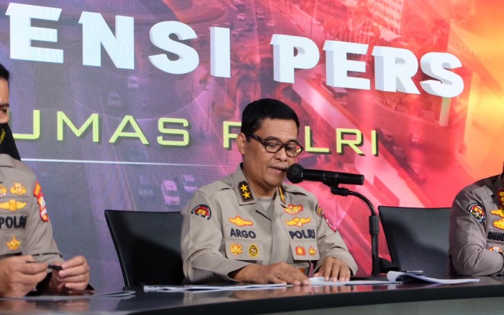 Kadiv Humas Polri Irjen Argo Yuwono dalam konferensi pers 100 hari kinerja Kapolri, di Gedung Humas Polri, Jakarta Selatan, Senin (17/4/2021).