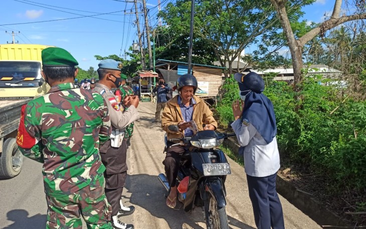Operasi Ketupat Seligi 2021 Pos Pam Km 16 Polres Bintan Lakukan Pengecekan kepada Masyarakat yang Masuk ke Kabupaten Bintan