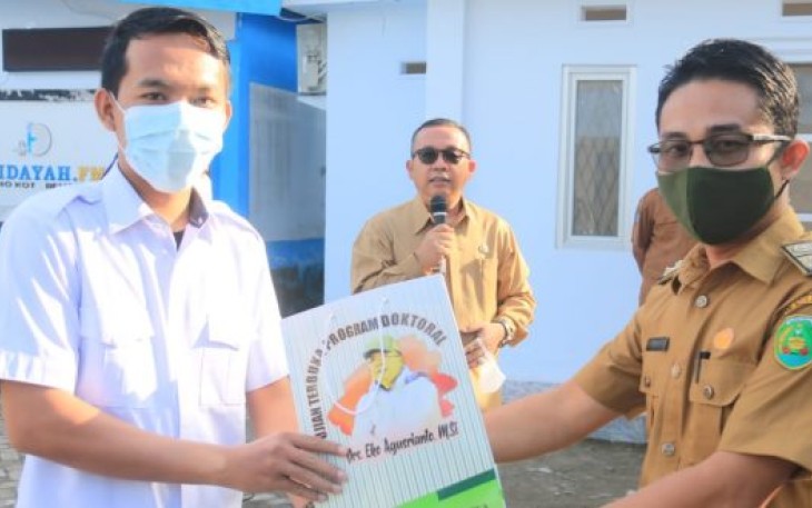 Kadis Kominfosan Beri Reward untuk Pegawainya