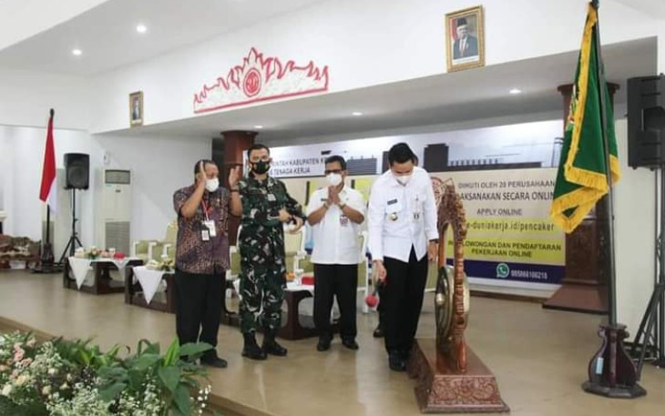Pemerintah Kabupaten Kendal melalui Dinas Tenaga Kerja menggelar Job Fair Online 2021, Rabu (16/06/2021) bertempat di Pendopo Tumenggung Bahurekso Kendal