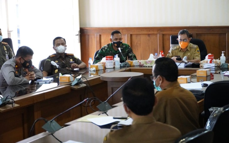 Bupati Pati Haryanto memimpin rapat koordinasi penanggulangan Covid-19