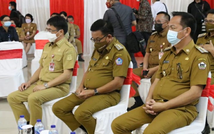 Walikota Bitung Maurits Mantiri (tengah) saat mengikuti tatap muka bersama ketua DPR RI Puan Maharani