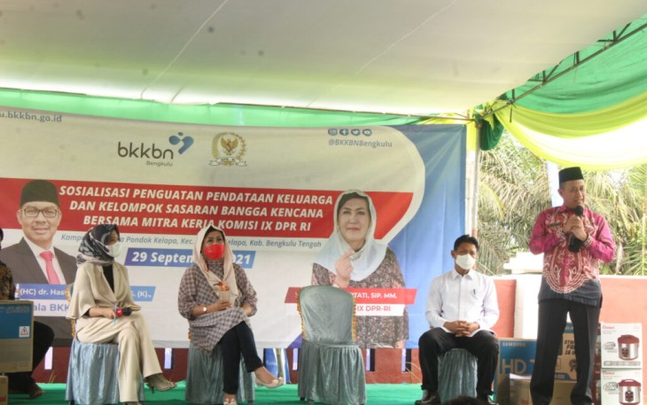 BKKBN Bengkulu Bersama Komisi IX DPR RI Melaksanakan Kegiatan Sosialisasi Di Desa Pondok Kelapa Kabupaten Bengkulu Tengah