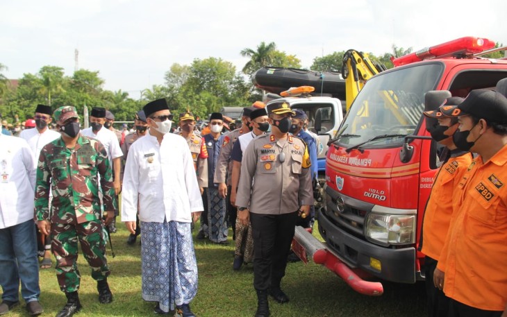 Kapolres Kota Pekalongan laksanakan pengecekan kesiapan personel siaga bencana. Jum' at 19/11/2021