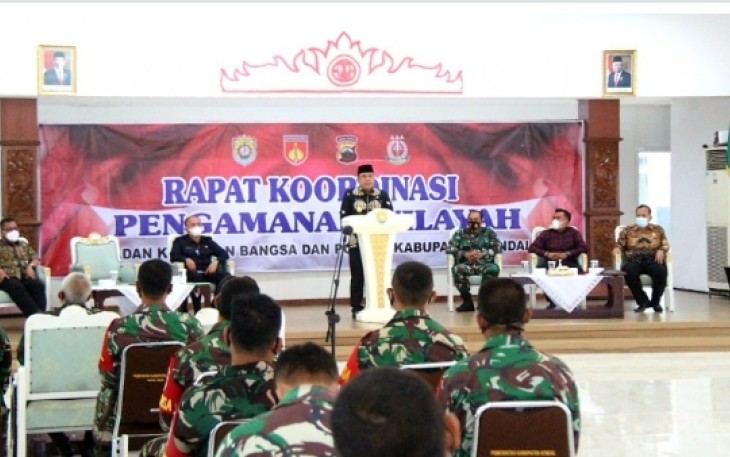 Wabup Kendal mewakili Bupati Kendal dalam acara Optimalisasi Koordinasi dan Sinergitas Forkompimcam dalam pencegahan dan penyelesaian konflik sosial. Kamis 11/11/2021