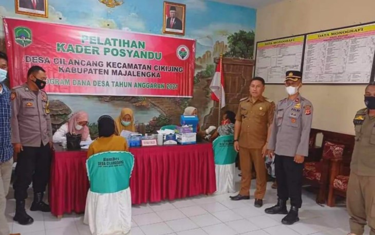 Kapolsek Cikijing Pantau langsung Pelaksanaan vaksinasi Covid-19 dan Berikan Himbauan Prokes