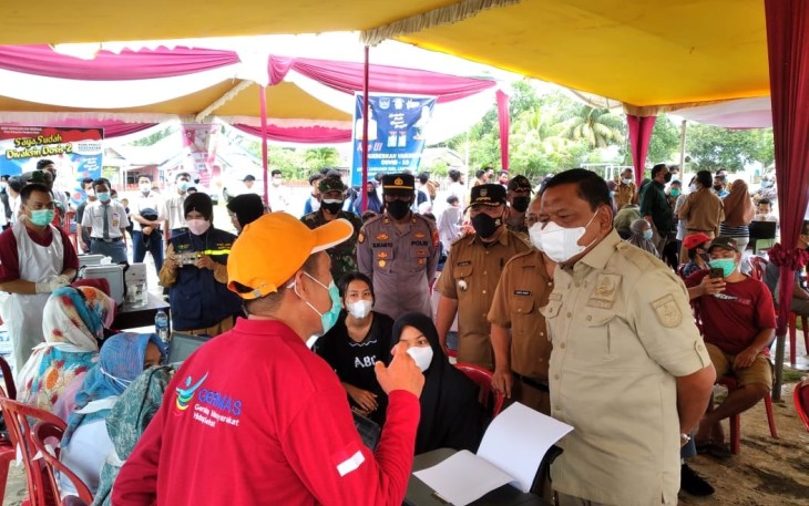 Tinjau Vaksinasi Kec.Lais, Bupati Mian : Kita Targetkan 50% Masyarakat BU Telah di Vaksin Akhir Oktober