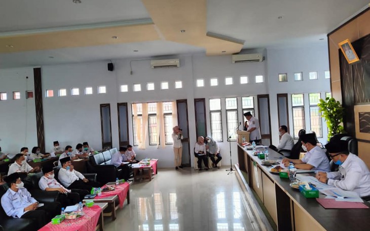  Wakil Bupati Seluma Drs. Gustianto membuka Rapat Tim Evaluasi 