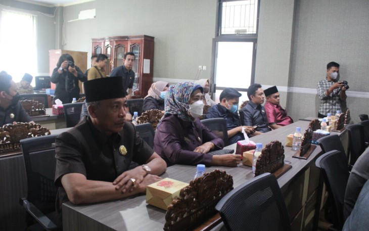 Wakil Bupati Bersama Pimpinan DPRD Kabupaten Bengkulu Tengah Menandatangani Nota Kesepakatan KUPA-PPAS Tahun 2021