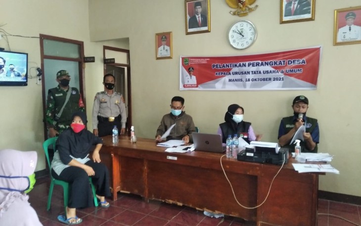 Kapolsek Cingambul - Polres Majalengka, Melaksanakan Monitoring Kegiatan Vaksinasi yang Diselenggarakan Oleh Puskesmas Cingambul