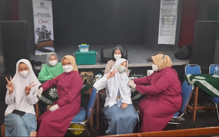 Siswa SMA Muhammadiyah sedang di vaksin Senin malam 1/11/2021