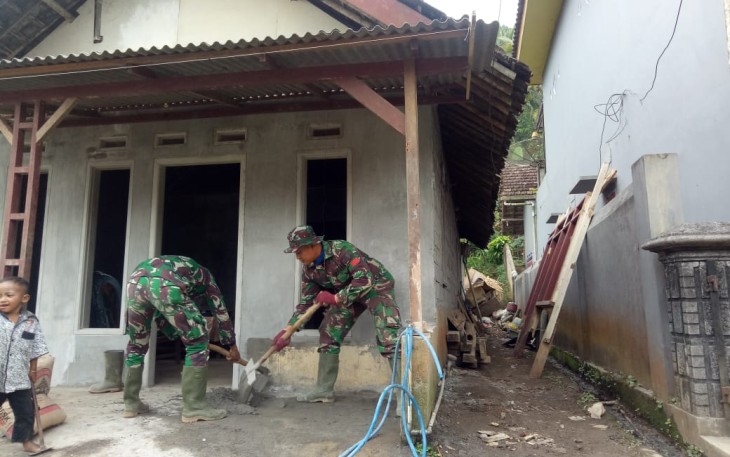 Garangnya Kaos Loreng di Lokasi TMMD 