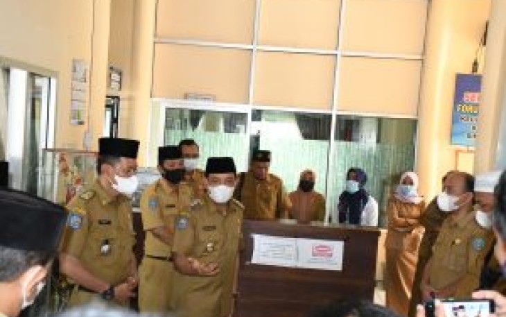 Lagi Layani Warga, PTT di Kecamatan Singaran Pati Malah Dapat Uang Kaget