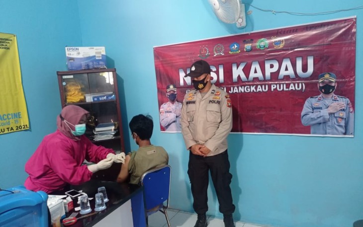 Tim Vaksinasi Jangkau Pulau (Nasi Kapau) Polres Bintan hari ini sampai di Pulau Pengekek