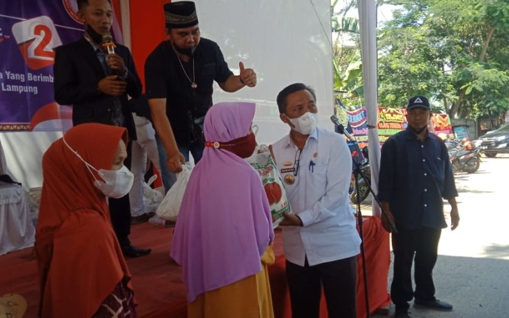 FPII Lampung melakukan kegiatan sosial dengan membagikan lima puluh paket bantuan sembako kepada warga kurang mampu