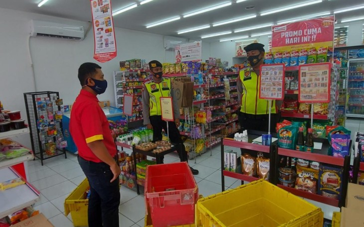 Unit Patroli Sat Samapta Himbau Penerapan Prokes Covid-19 di Tempat Perbelanjaan
