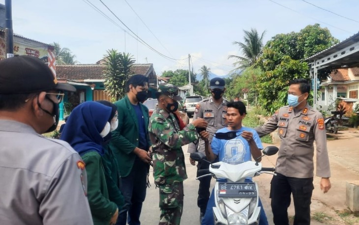 Polda Lampung dan Polres Pesawaran Tinjau PPKM Skala Mikro di Desa Sukaraja