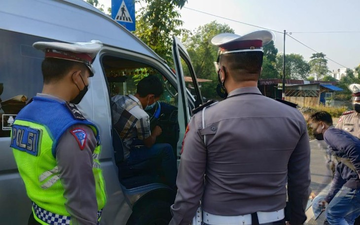 Selama Penyekatan PPKM Ratusan Kendaraan Disuruh Putar Balik