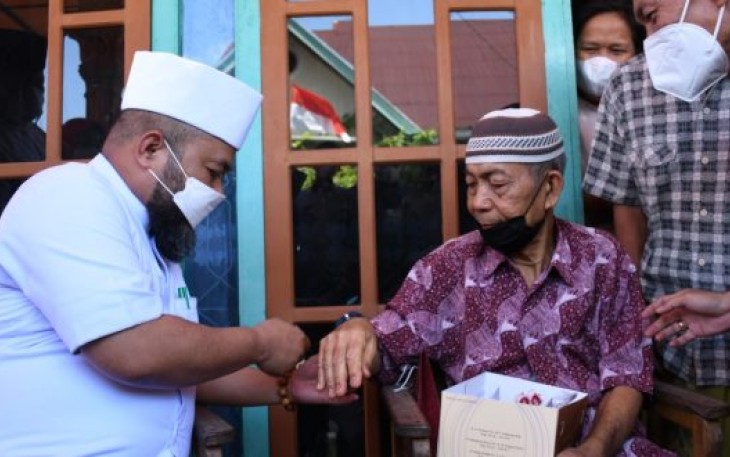 Helmi Hasan Berikan Kado Tambahan Jam Tangan Kesayangan Untuk Marjulius