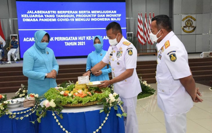 19 Taruna Akademi TNI Angkatan Laut (AAL) yang terdiri dari 10 Taruna Tingkat ll Angkatan ke-69 dan 9 Taruna Tingkat lV Angkatan ke-67 mengikuti Asian Law Students' Association (ALSA) di gedung Galasa, Departemen Ilmu Pengetahuan dan Teknologi (Depiptek), Kesatrian AAL Bumimoro, Surabaya (27/8).