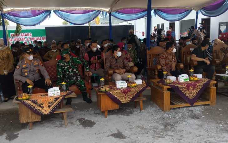Bupati Kendal di Dampingi Kapolsek dan Danramil Resmikan Kolam Renang Water Life Desa Purworejo