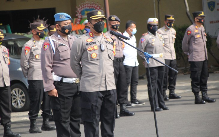 Kapolres  Pekalongan Kota AKBP Wahyu Rohadi S.I.K.saat Apel Jam Pimpinan di halaman Mapolres, Senin (4/10/2021).