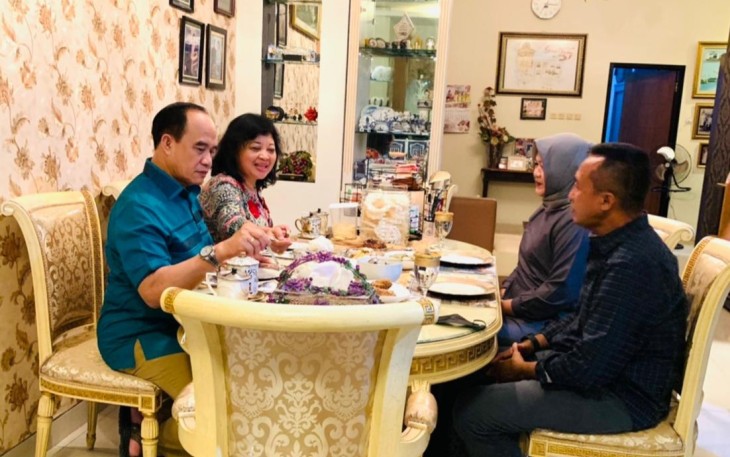 Gubernur Akademi Angkatan Laut (AAL) Mayjen TNI (Mar) Nur Alamsyah, S.E., M.M., M.Tr (Han) didampingi Ketua CBS Jalasenastri AAL, Ny. Ayu Nur Alamsyah, sowan kepada Gubernur AAL dan Ketua CBS AAL