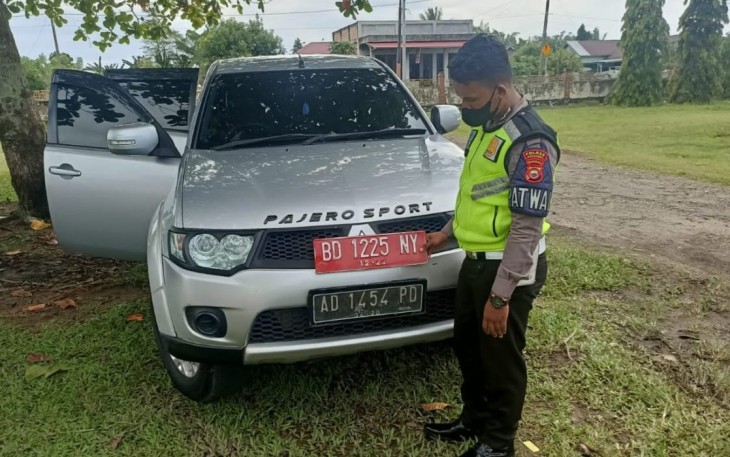  Polres Mukomuko Berhasil Amankan Mobnas Pakai Plat Hitam