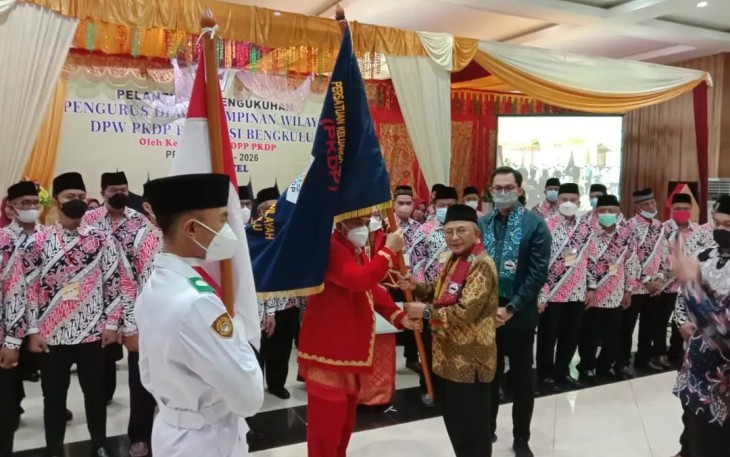 Pengukuhan Hasanuddin Adnan sebagai Ketua DPW Persatuan Keluarga Daerah Piaman (PKDP) Provinsi Bengkulu Masa Bhakti 2021-2026 berlangsung di Aula Grage Hotel Bengkulu