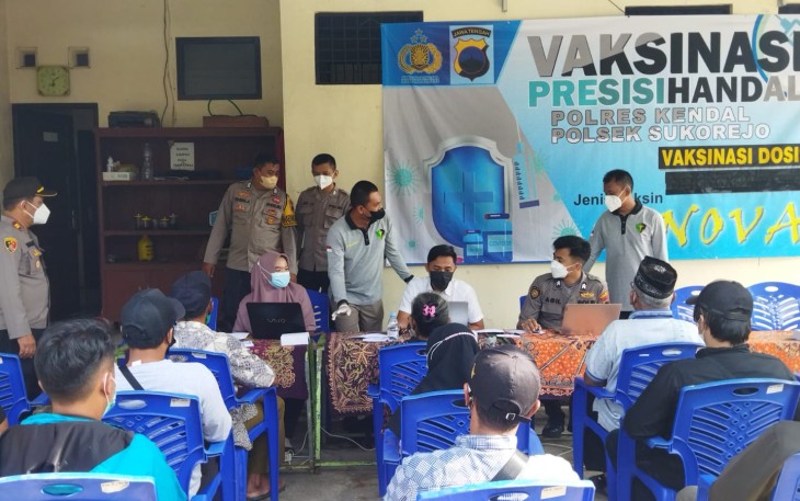 Gambar suasana Vaksinasi presisi handal